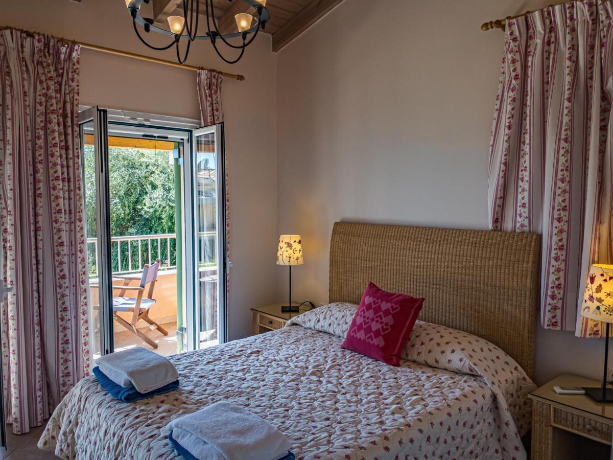 La Riviera Barbati Seaside Apartments & Villas Екстериор снимка